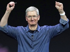 Tim Cook ustępuje z funkcji dyrektora generalnego Apple. Zastąpi go John Ternus