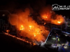 Ogromny pożar zakładu przetwórstwa warzywnego. Płoną trzy połączone hale