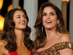 Fryzura z lat 90. znów jest hitem. Zrobisz ją w kilka chwil