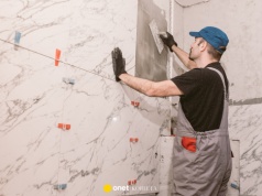 Mają dość fachowców. "Codziennie naklejamy karteczki przy niedoróbkach"