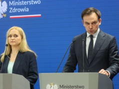 Szczepionki za 6 mld zł z wadą prawną? Nowy wątek w sporze Pfizer kontra Polska