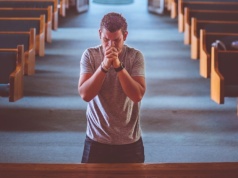 USA: sondaże potwierdzają, że młodzi mężczyźni stają się coraz bardziej religijni