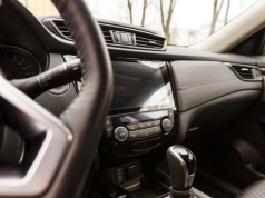 Cieszysz się zapachem nowego samochodu? Badacze mają niepokojące wnioski