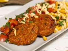 Te drobiowe kotleciki niemal robią się same. Obejdziesz się nawet bez patelni