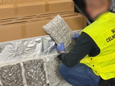 W przesyłce miały być panele LED. Celnicy znaleźli nielegalny towar za 4,5 mln zł