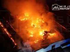 Wielka akcja straży w Bramkach. Pożar objął kompleks hal produkcyjnych