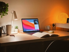 MacBook Pro z ekranem dotykowym jednak później. Apple zmienia harmonogram premiery