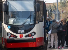 Pijana matka z małym dzieckiem w tramwaju. Miała prawie dwa promile alkoholu