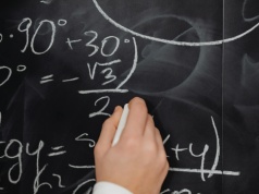 Polak twierdzi, że ograniczył matematykę do dwóch działań. Stworzył genialny kalkulator