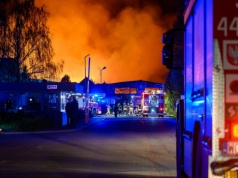 W Bramkach spłonęły hale. Na miejscu ponad 50 zastępów