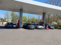 21 kwietni tańsze paliwo na stacjach benzynowych. Olej napędowy taniej o 38 groszy, benzyna o 8-9 groszy na litrze