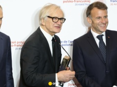 Emmanuel Macron wręczył nagrodę Andrzejowi Sewerynowi. "Kiedy widzimy pana na scenie..."