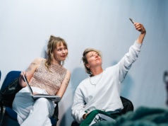 Uwaga! Zgłoszenia tylko do jutra! Teatr Jaracza poszukuje statystek i statystów do spektaklu o słynnym projektancie mody Arkadiusie