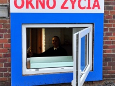 1,5-roczny chłopiec w oknie życia. Miał przy sobie karteczkę