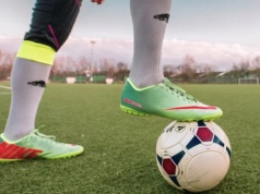 Liga francuska – profesjonalny kontrakt piłkarza, którzy przeżył pożar w Crans-Montanie