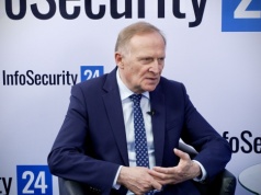 Wiceszef MSWiA o prezydenckim projekcie SAFE: ze straty NBP nie kupimy kamizelek kuloodpornych i karabinków dla Policji