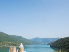 Nietypowy kierunek na majówkę. Blisko, tanio, a widoki zachwycają