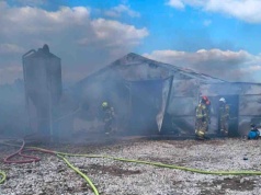 Lipinki. Duży pożar kurnika, strażacy bronili zbiornika z gazem (ZDJĘCIA)