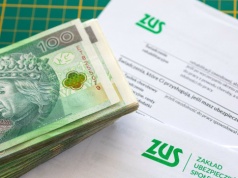Dobre wieści z ZUS dla seniorów. Pieniądze wpłyną na konto szybciej, padły daty