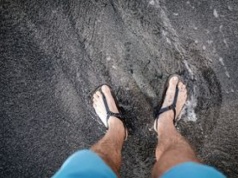 Wakacje w stylu Hollywood? Jakie sandały męskie wybrać, by wyglądać jak ikona mody?