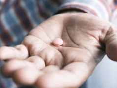 Tabletka "dzień po" dłużej bez recepty. Ministerstwo Zdrowia przedłuża przełomowy projekt