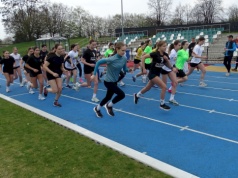 Znakomita frekwencja podczas drużynowych biegów przełajowych