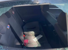 Nocne włamania przy Kiepury. Wybite szyby w kilku autach