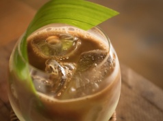 Pandan – „azjatycka wanilia”, która uwodzi kolorem i smakiem. Dlaczego świat właśnie oszalał na jego punkcie?