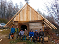 W budowę pasterskiego szałasu na Girowej włożyli już mnóstwo trudu i pieniędzy. Teraz proszą o wsparcie