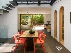 Ten dom ma ponad 100 lat. To, co zrobili z wnętrzem, zaskakuje