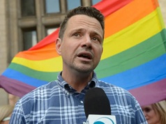 „Rafale, nie masz prawa stawać pod tęczową flagą”. Teraz Trzaskowski kaja się przed działaczami LGBT