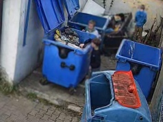 Młodzi piromani w ataku! Spłonął kontener (WIDEO)