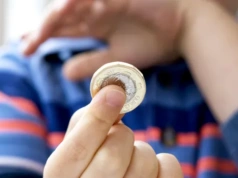 Dziecko połknęło monetę? Sprawdź, co robić, jeśli dziecko połknie ciało obce