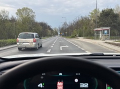 Myślał, że wjeżdża na suwak. Ma samochód do naprawy i obciążone OC