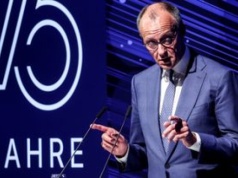 "Emerytura ustawowa nie wystarczy". Niewygodne przemówienie kanclerza