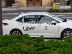 Wielka wojna robotaksówek. Uber rzuca wyzwanie Tesli, Amazonowi i Google