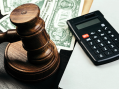 Egzekucja komornicza a oszczędności – co jest chronione i jak zabezpieczyć środki legalnie