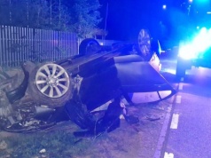 Dachowanie samochodu w Głobinie koło Słupska. Policja ustala okoliczności