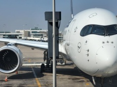 20 tys. lotów odwołanych u czołowego przewoźnika. Cięcia uderzą też w Polskę