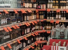 Tegoroczna Wielkanoc zaskoczyła. Tyle Polacy wydali na alkohol na święta