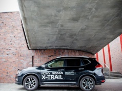 Japońska legenda nie zwalnia tempa. Nissan X-Trail skutecznie przetrwał motoryzacyjną rewolucję