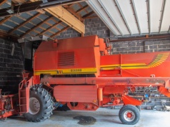 Nie kupił nowego kombajnu. Przerobił Bizona i dziś zbiera 7–8 t/h