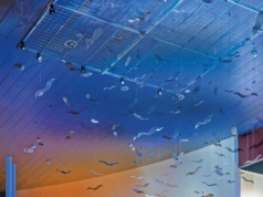 Szkło w ruchu - instalacja w DOMOTECE, która zamienia materię w spektakl