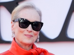Meryl Streep w ognistym looku od Givenchy. "Najodważniejsza stylizacja całej trasy"