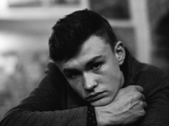 To, jak incele sami o sobie myślą, bywa odczłowieczające. Seksuolożka o samotności i frustracji w manosferze