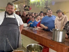 Marcin Socha przeprowadził warsztaty kulinarne dla podopiecznych ŚDS w Jaworznie