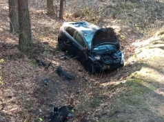 Ford dachował w rowie. Kierowcę znaleziono w ... domu