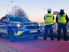 Groźne zdarzenie przy rondzie. Autobus MPK, osobówka i hulajnoga brały udział w kolizji