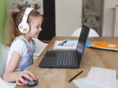 Wybór wykonawców w przetargu na 100 tys. zestawów do nauczania zdalnego