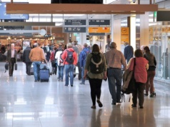 Odwołują 20 tys. lotów na wakacje. Na liście są te z i do Polski